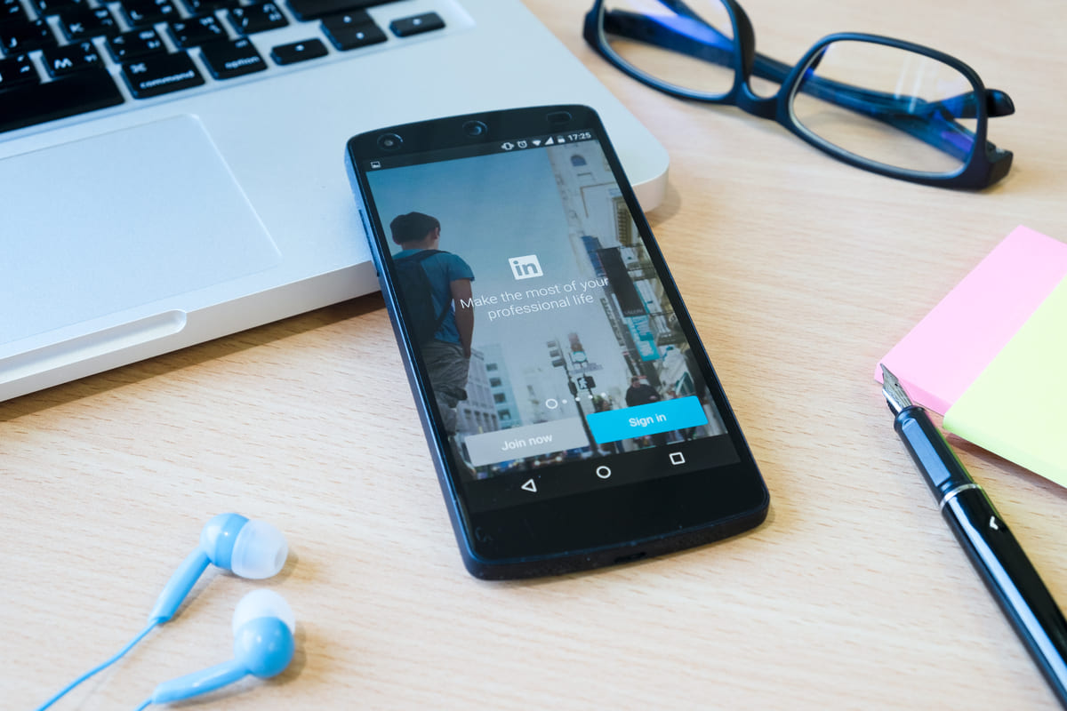 ¿Su Empresa Es Global? Descubra Qué Idioma Debe Usar en LinkedIn